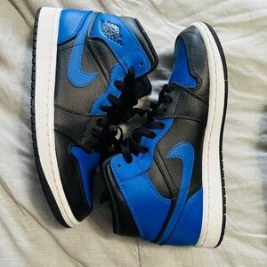 Jordan 1 Mid Hyper Royal Tumbled Leather
